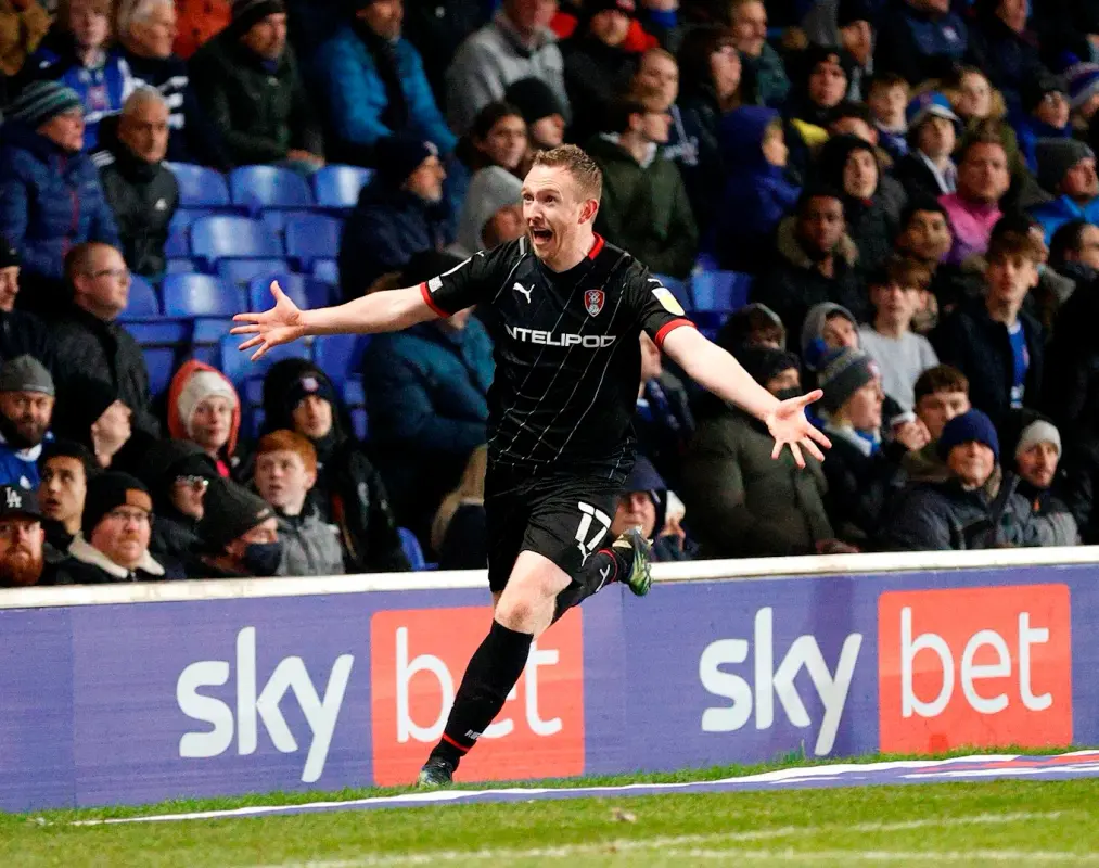 shane-ferguson-v-ipswich-town-goal.webp