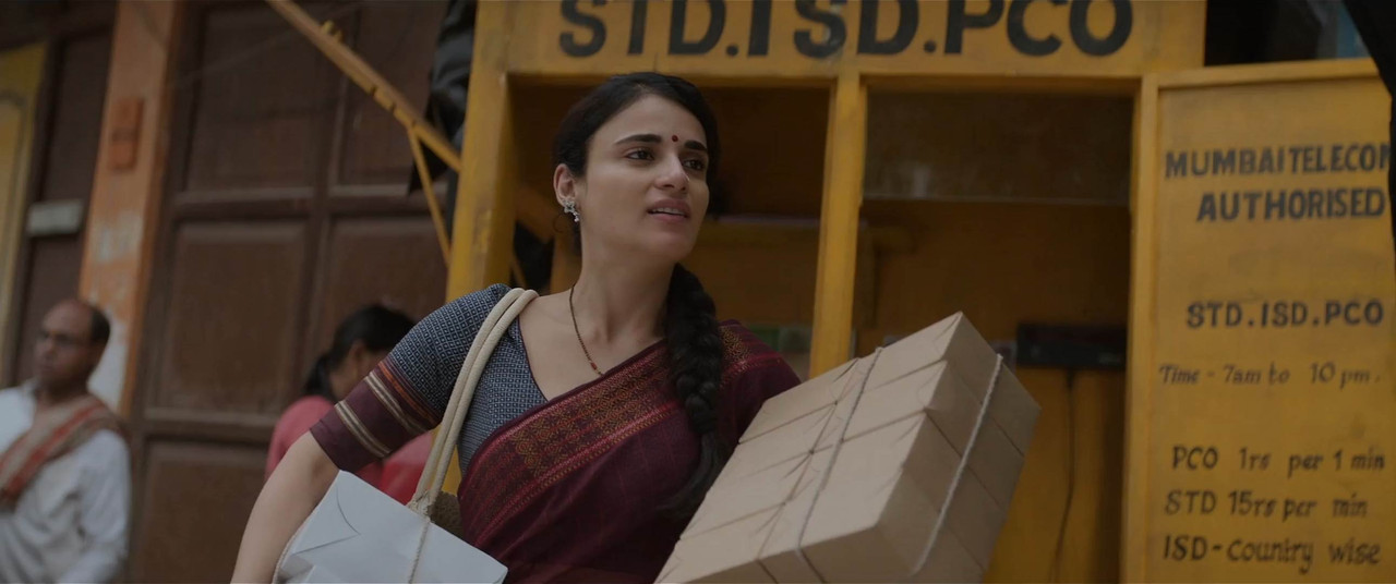 Sarfira 2024 WebRip [Hindi] 480p, 720p, 1080p ESub Screenshot