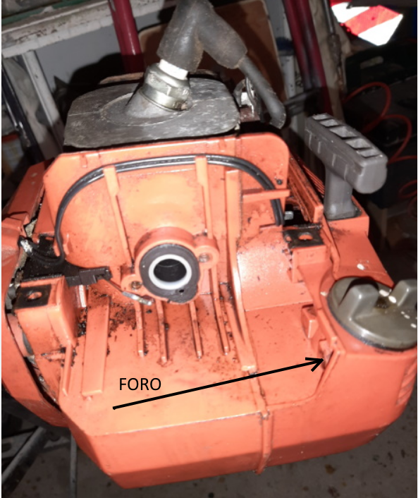 Decespugliatore Husqvarna 225 L: dove è la pompa manuale per l'avviamento? - Pagina 2 Decespugliatore-foro-carburante
