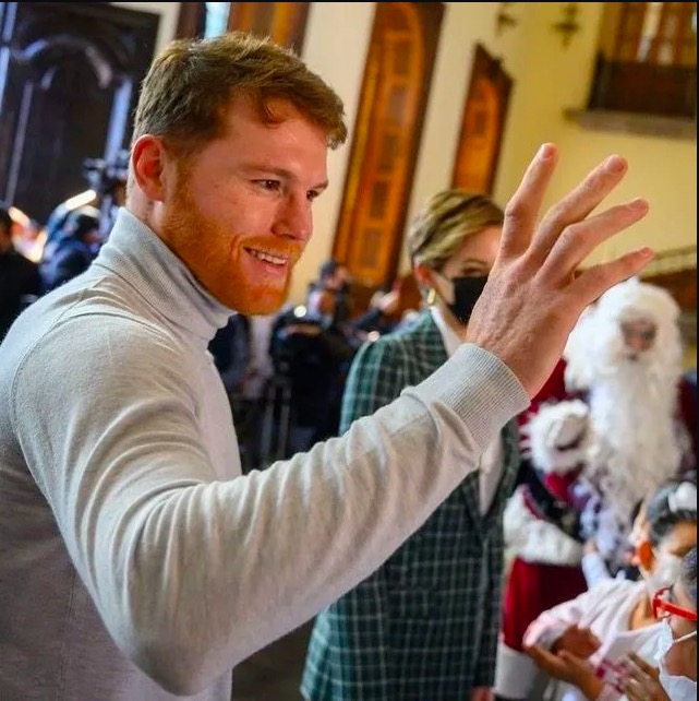 Canelo Álvarez donó junto a Samuel García 5,500 juguetes a niños en Nuevo León