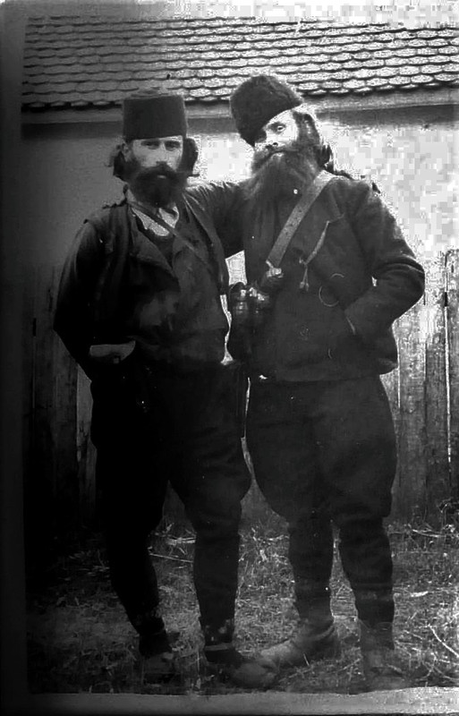 Kalabićevi pratioci,potporučnici Tešić i Rebić. - копија