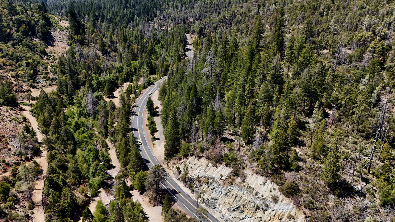 Vista aérea de carretera en California