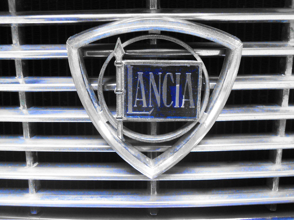 logo lancia 2000 coupe