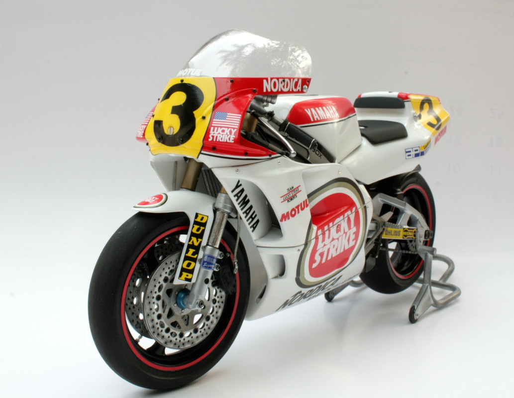 Hasegawa 'Lucky-Strike' Yamaha YZR500 '89 - Wayne Rainey Hasegawa 'Lucky-Strike' Yamaha YZR500 '89 - Wayne Rainey