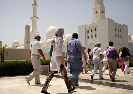 HARAM KE ORANG BUKAN ISLAM MEMASUKI MASJID? HARAM KE ORANG BUKAN ISLAM MEMASUKI MASJID?