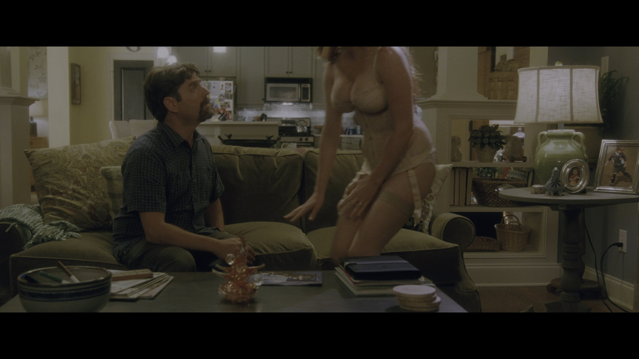 isla-fisher-keeping-up-with-the-joneses-4k-caps-6