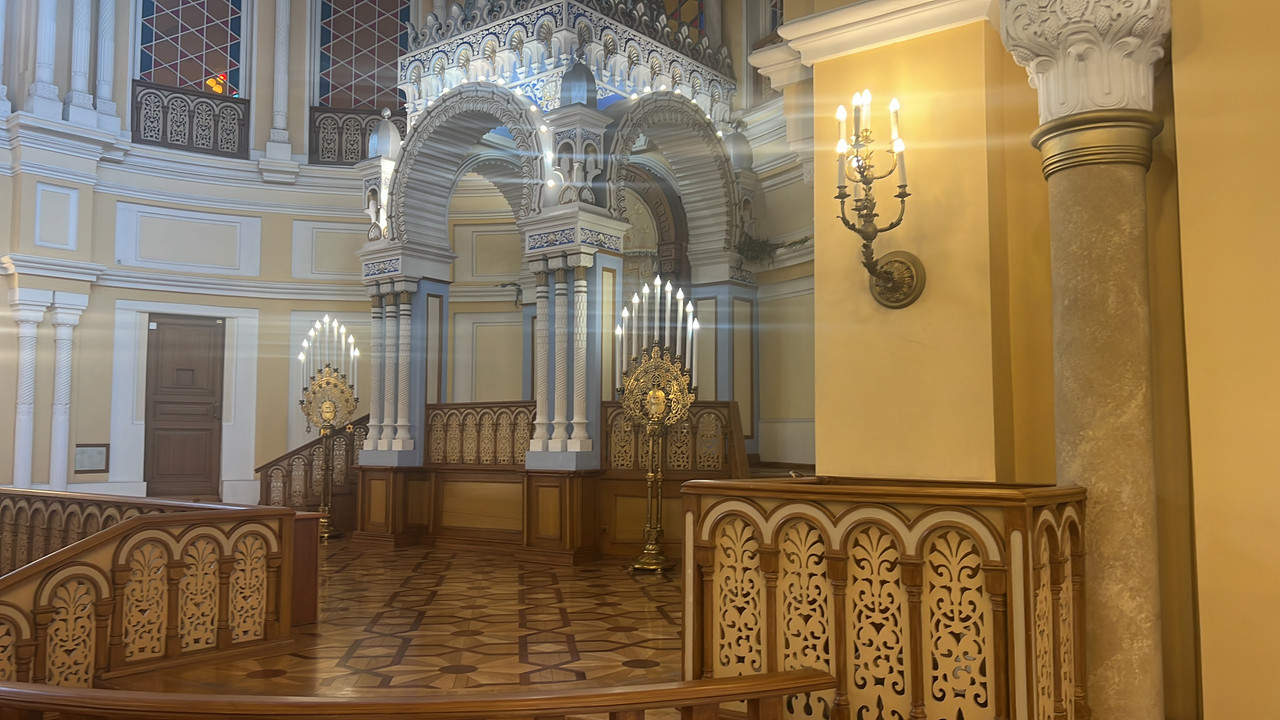 CE9A5794-75B7-4FB8-8DC5-85FB5233CBAC