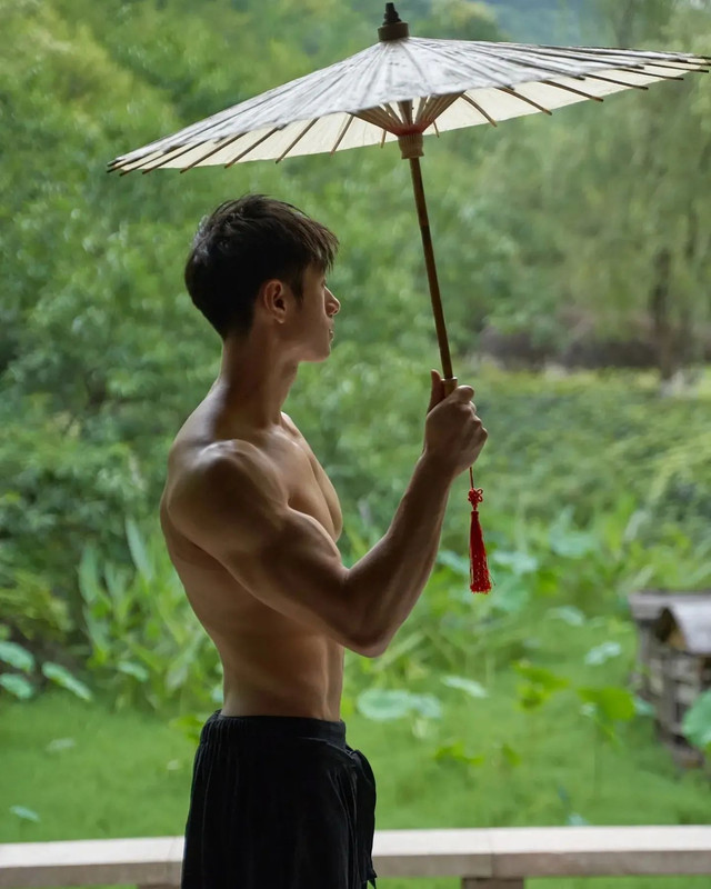 Photo by Chinese hunks 全球華男 on January 06, 2023.