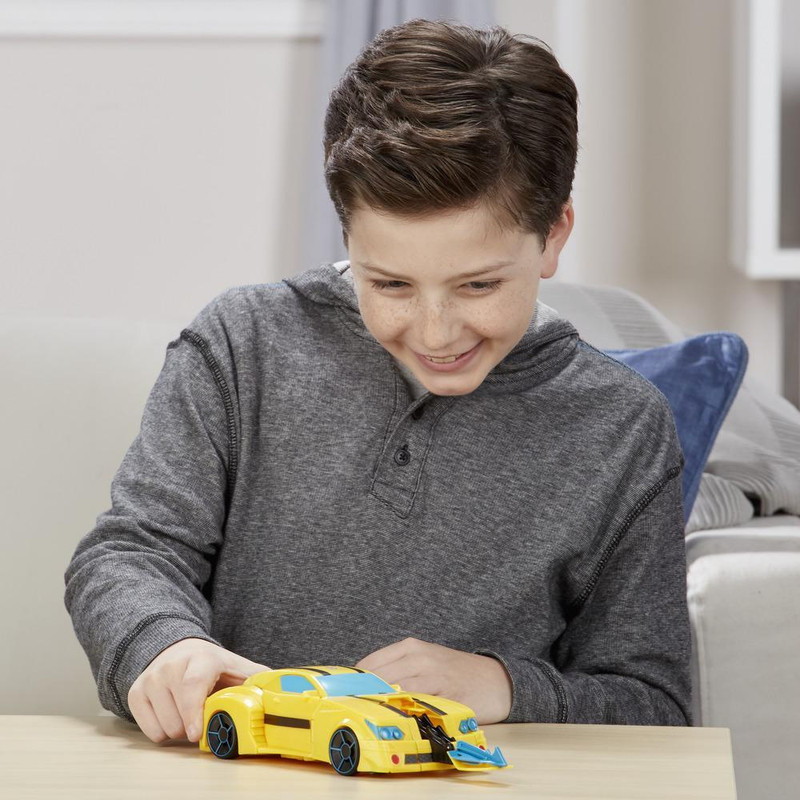 69-Cyberverse-Ultimate-Class-Bumblebee