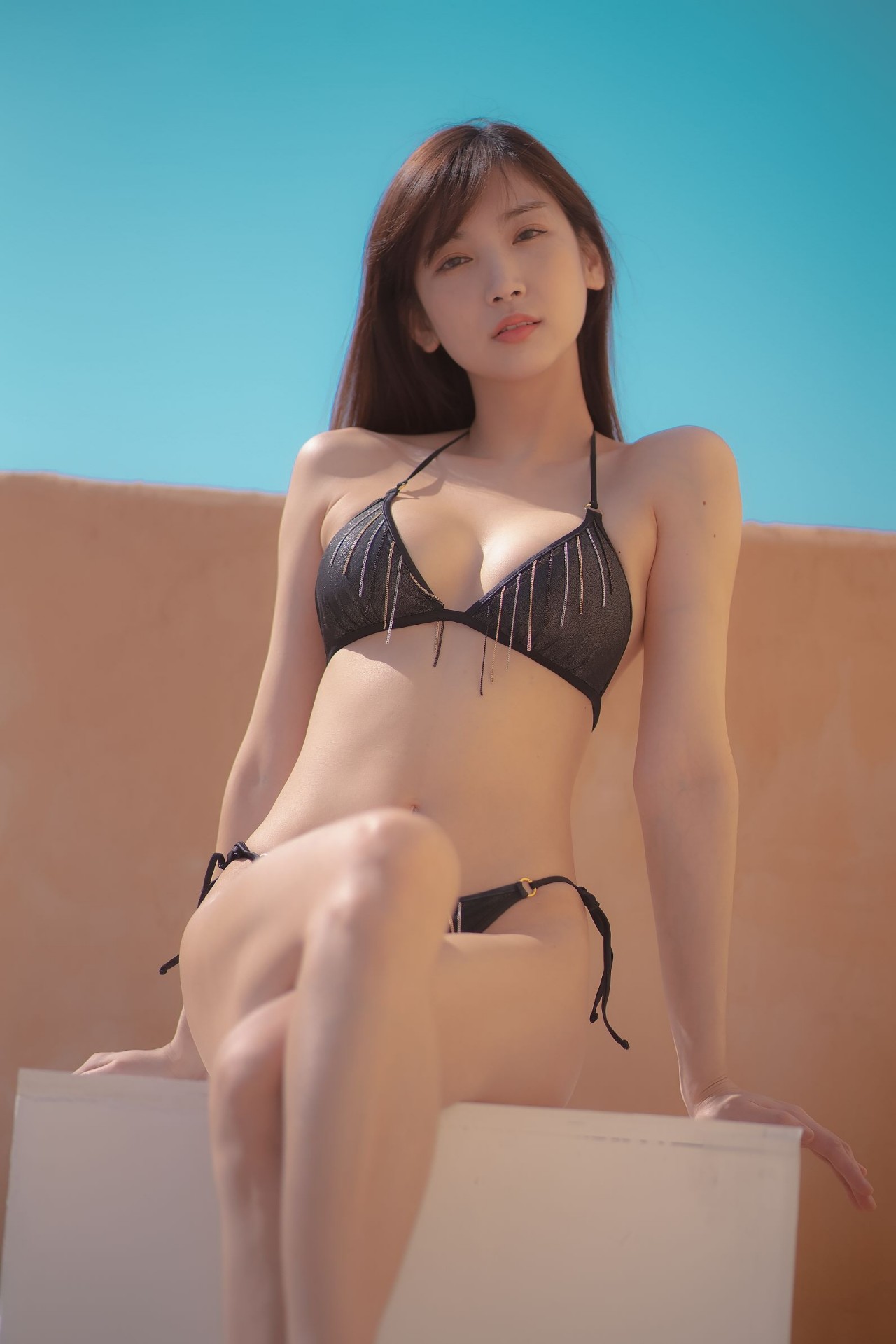 Leezy (이지)《红色蕾丝睡衣》写真照，性感优雅的气质美女插图1