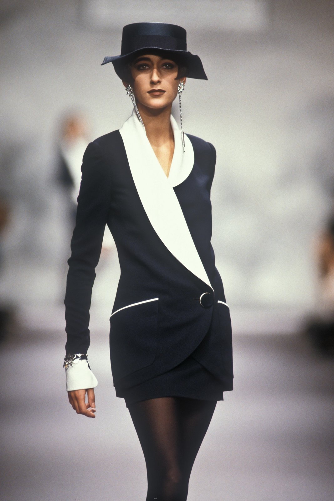 Fashion Classic: Karl LAGERFELD Spring/Summer 1990 | Page 3 | Lipstick ...