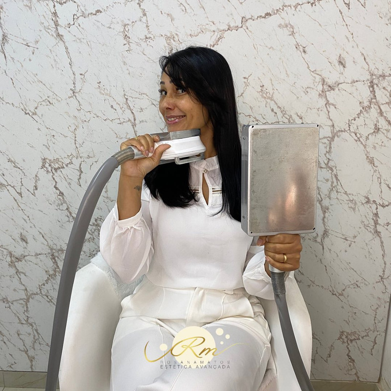 Logo Dra. Rosana Matos Estética Avançada