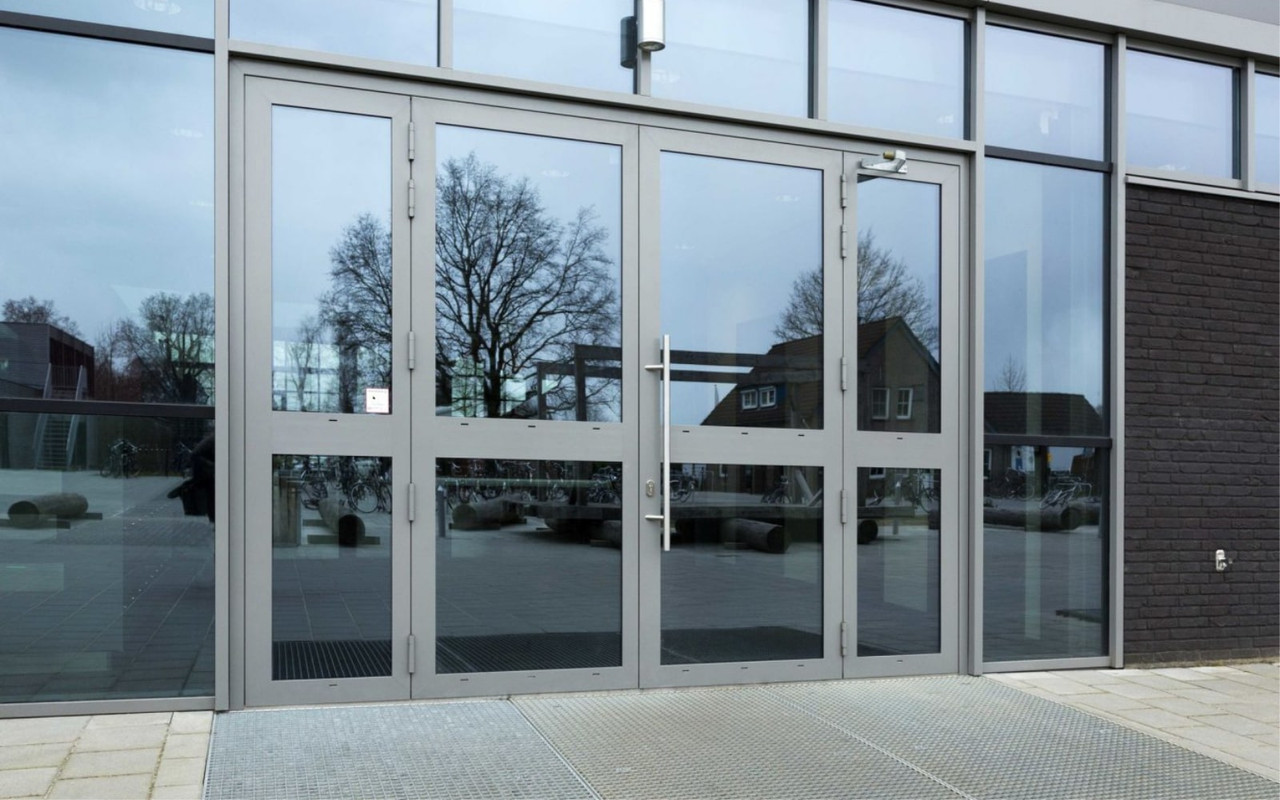 Двери из алюминия