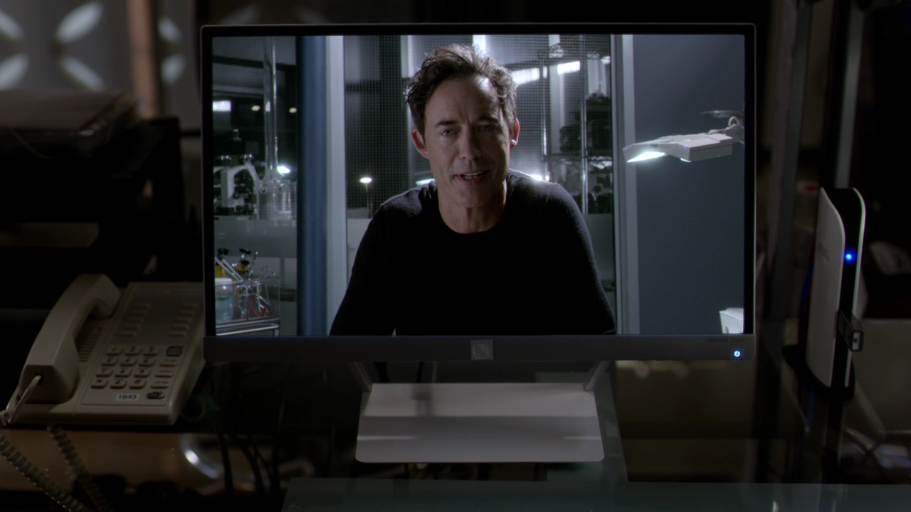 The.Flash.S02E01.L.uomo.che.ha.salvato.Central.City.720p.BDRip.ITA.ENG.AC3.x264-BlackBit[screenshot 