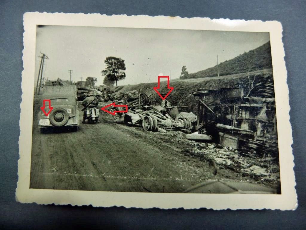 Rückzugstraße ausgebrannte Fahrzeuge an der Saar