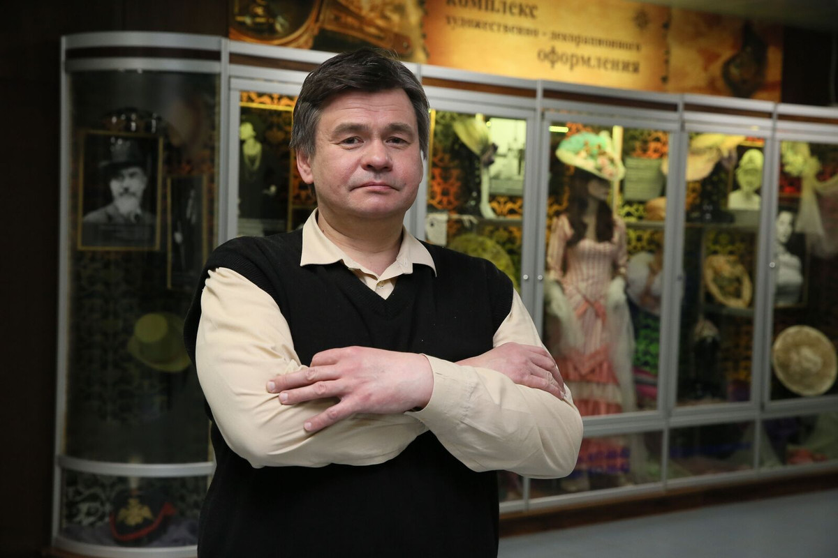 6_Руки на груди