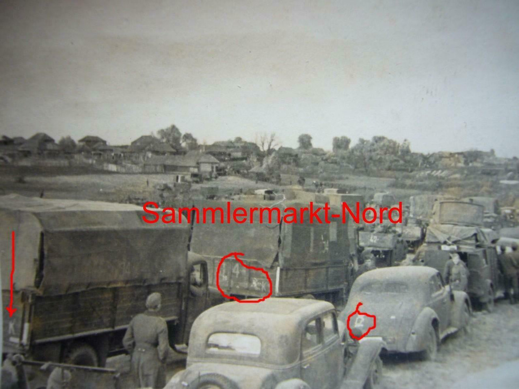 Foto vor BOROWSK Russland INF. RGT. 479 (258.I.D.) - viele WH Fahrzeuge K