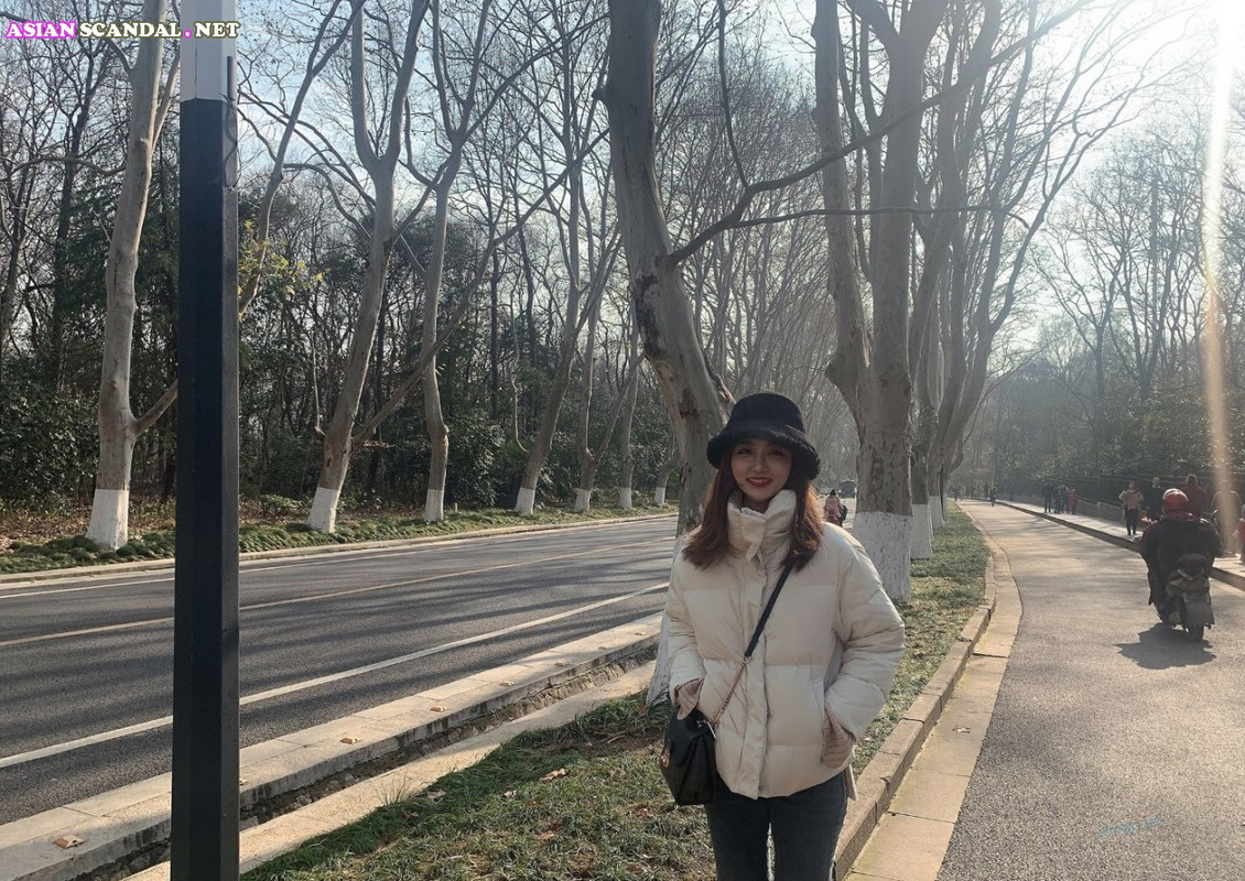 La estudiante universitaria Shen Jhui y su novio.