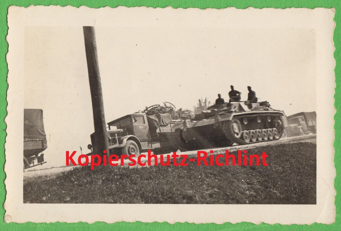 org Foto- Wehrmacht Ostfront Vormarsch Panzer Sturmgeschütz StuG-III & Lastwagen