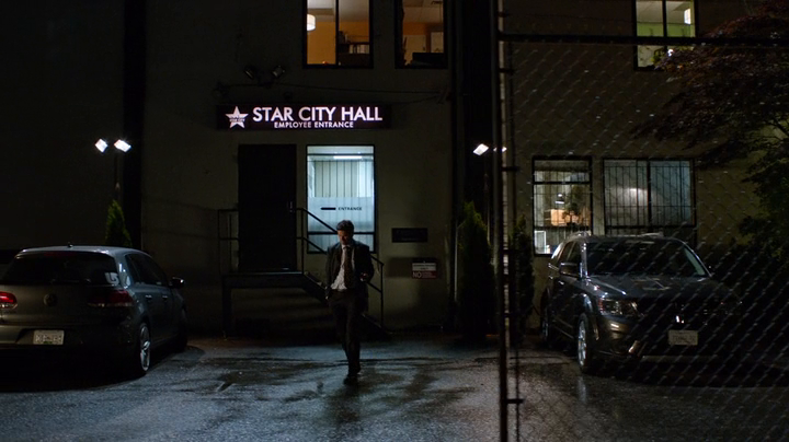 Arrow.S04E01.Green.Arrow.BDMux.ITA.ENG.x264-BlackBit[screenshot 4]