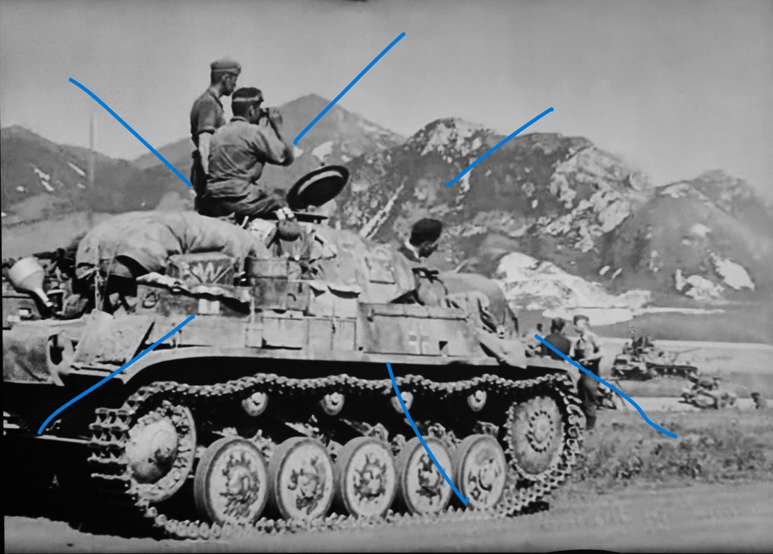Foto Deutsche Panzer lll in der Nähe des Kaukasusgebirges