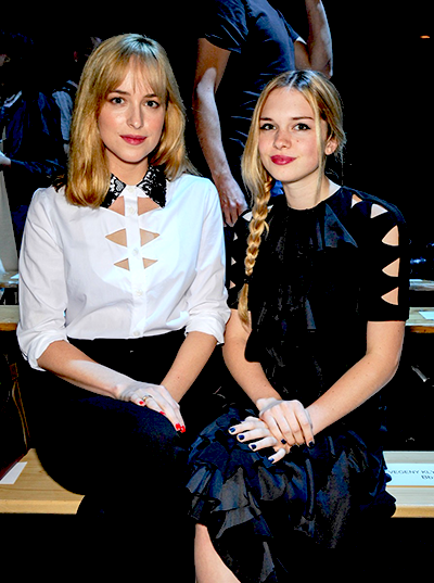Stella-Banderas-Dakota-Johnson-1