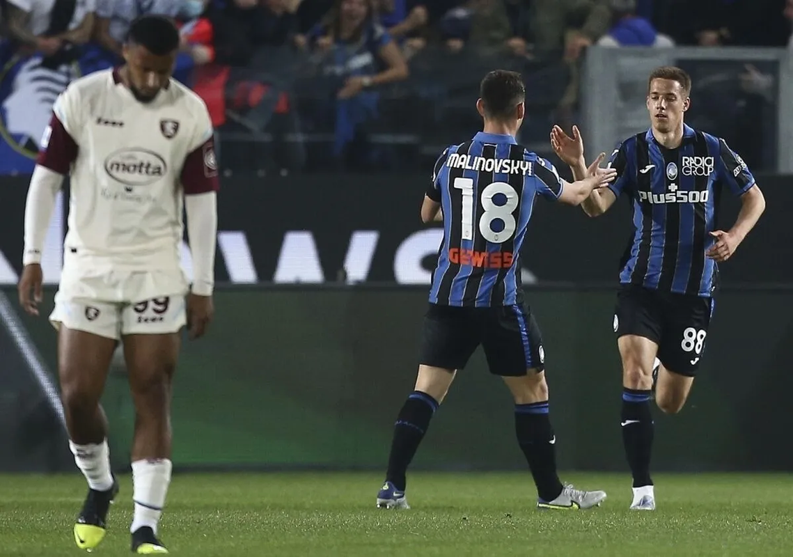 Atalanta destroza al Salernitana 8-2 ¿Qué le pasó a Guillermo Ochoa?