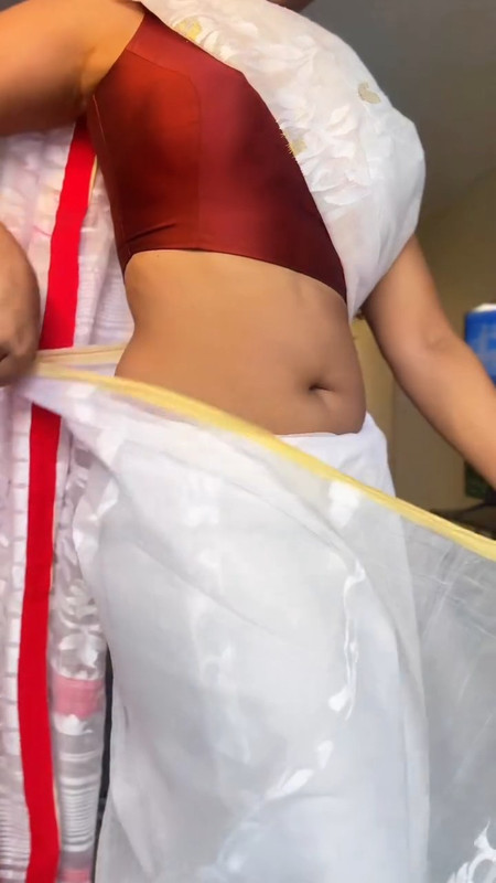 hot sexy girl deep round navel in maroon blouse and white saree mp4 snapshot 00 00 331