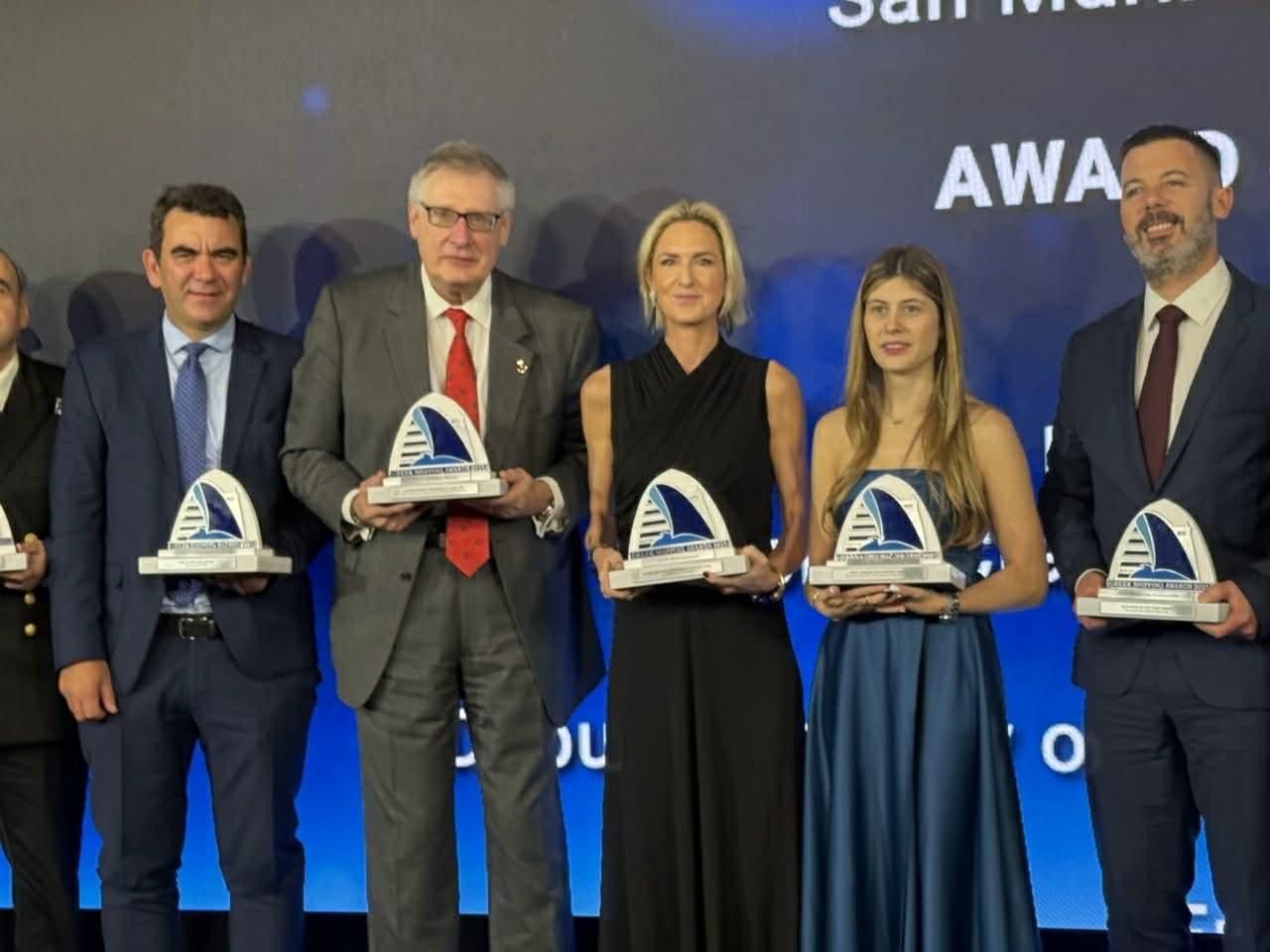 att-DOHq-UNa9-k-U-SPssibb-SOOjy-K0afx-XVDYX7DFa-Tc-Fo