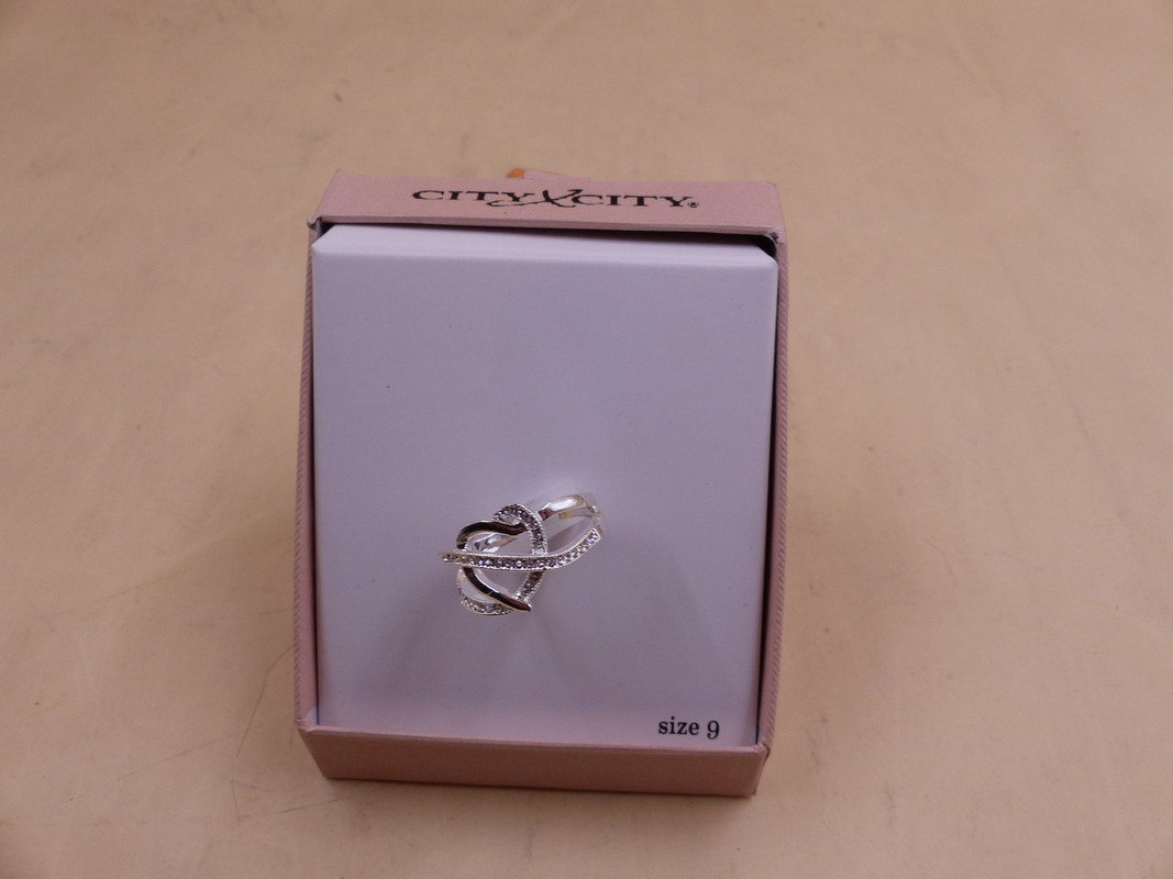 CITY X CITY SILVER PLATED CUBIC ZIRCONIA CZ HEART RING SIZE 9