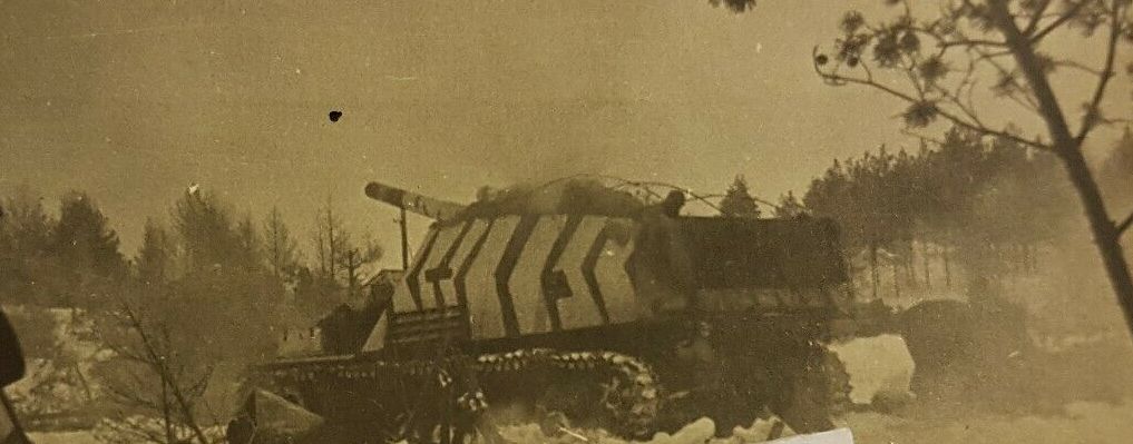 Foto Osten schwere Panzerabteilung,Hummel 150mm Winter Camo (2)
