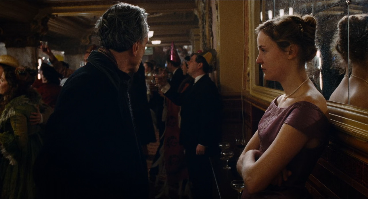 Phantom Thread (2017).mkv_snapshot_01.46.53_[2018.04.03_20.21.37