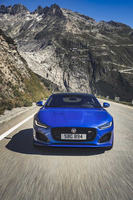 Jag_F-TYPE_R_21MY_Velocity_Blue_Reveal_Switzerland_02.12.19_07