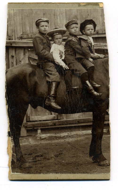 Из семейного архива В. Н. Толстухина.5