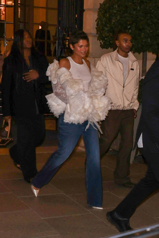 Zendaya Braless White Top Paris382