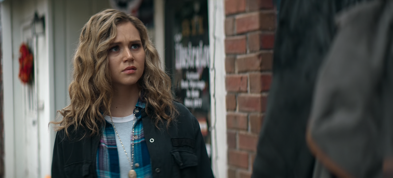 Stargirl.S01E11.Shining.Knight.1080p.10bit.AMZN.WEB-DL.DDP5.1.HEVC-Vyndros.mkv_snapshot_13.31_[2020.