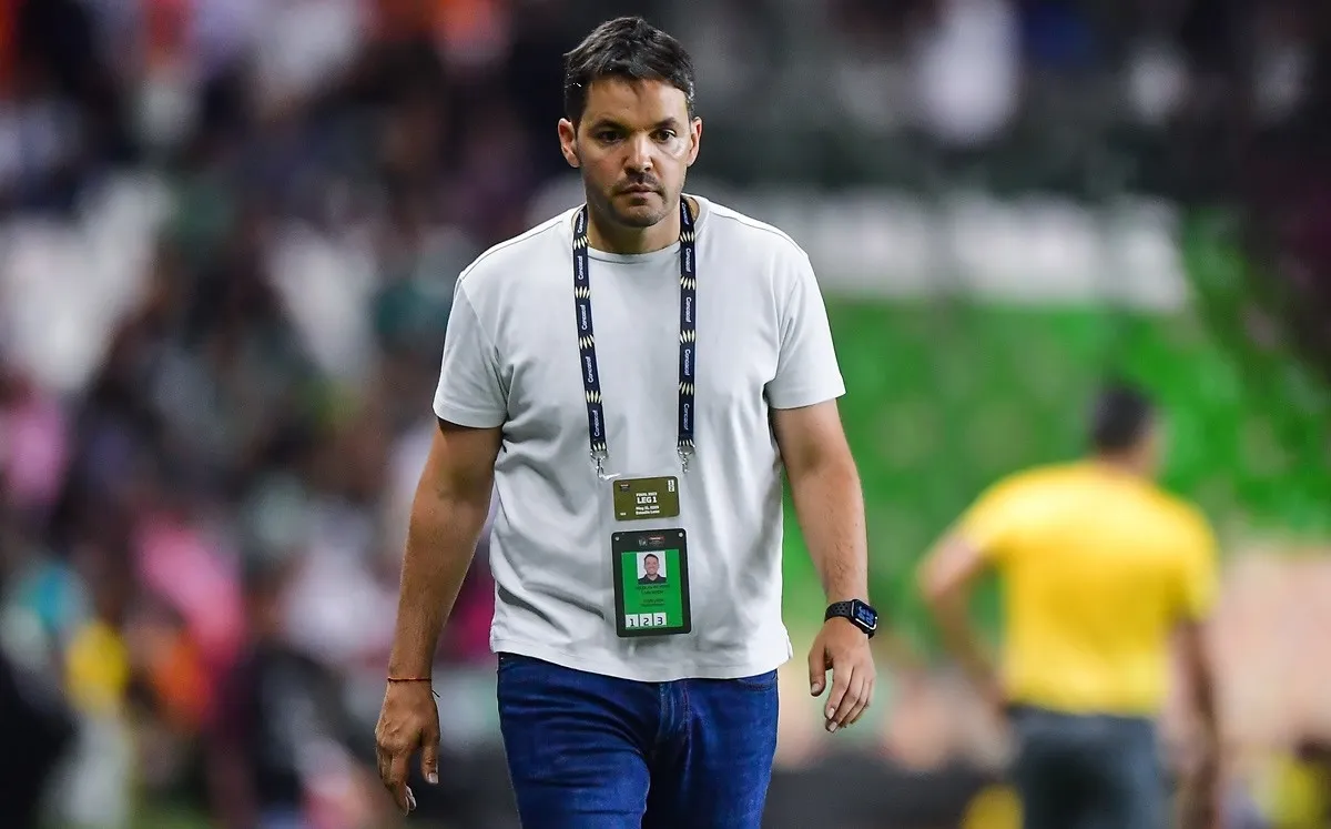 Adiós a Larcamón: Tras papelón en Mundial de Clubes, León se queda sin técnico