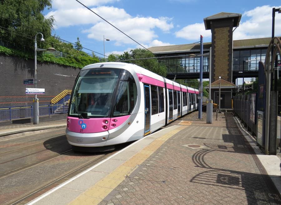 Бирмингем - скоростной трамвай «Midland Metro» Бирмингем - скоростной трамвай «Midland Metro»
