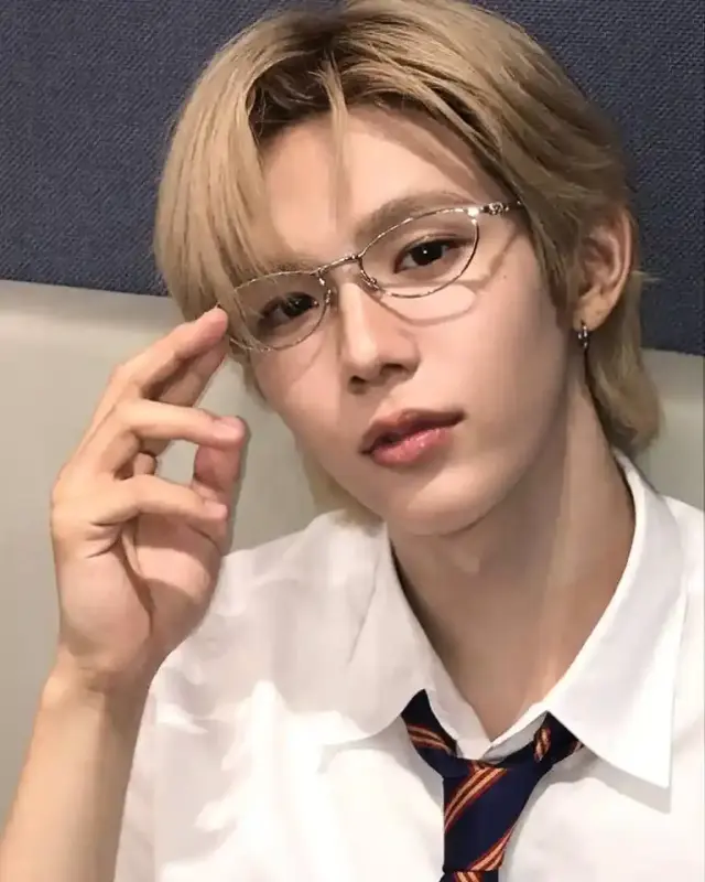 weverse_20250627200826-1_copy_768x960