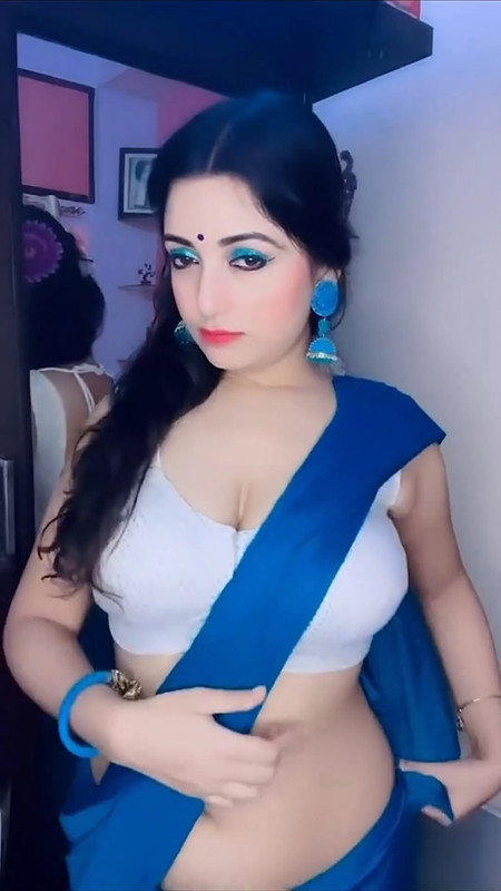 [Image: Rupalishaa-sexy-big-boobs-and-deep-navel...10-424.jpg]