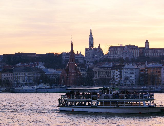 BUDAPEST EN UN FIN DE SEMANA - Blogs of Hungary - Puente de las Cadenas, Noria, estatuas, Parlamento, Catedral etc (49)