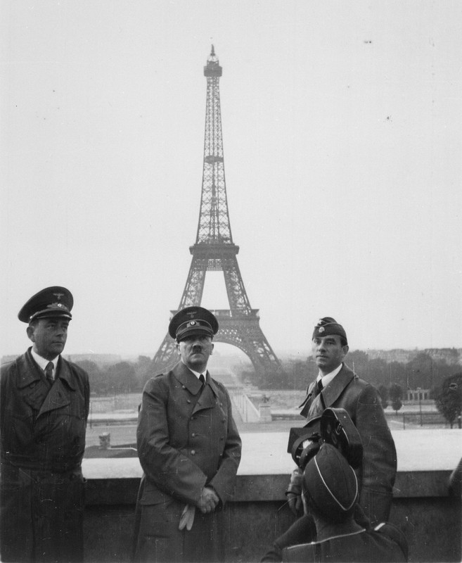 Albert Speer, a la izq. y Arno Breker a la dcha. de Hitler, en París