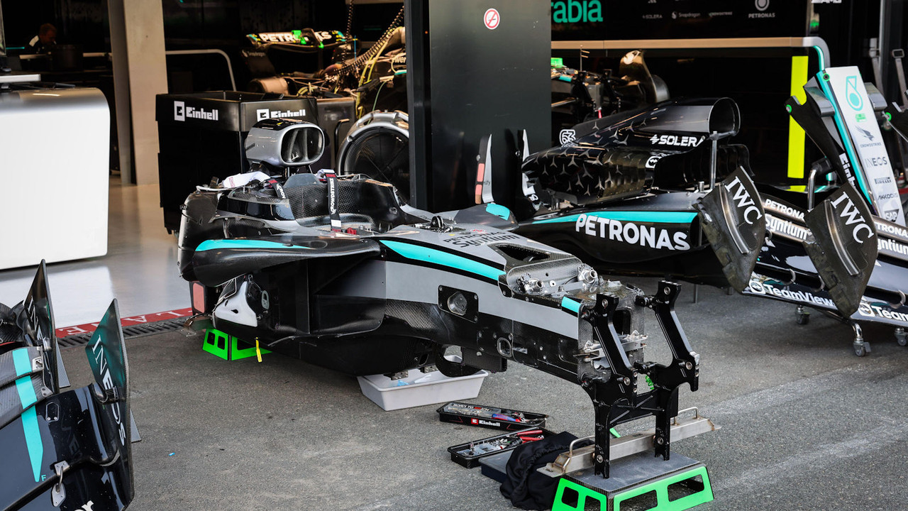 Mercedes-W16-chassis-outside-garage-2.jp