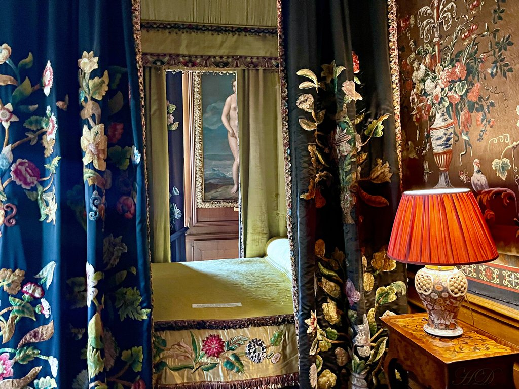 queen-eliz-bed-2-HD.jpg