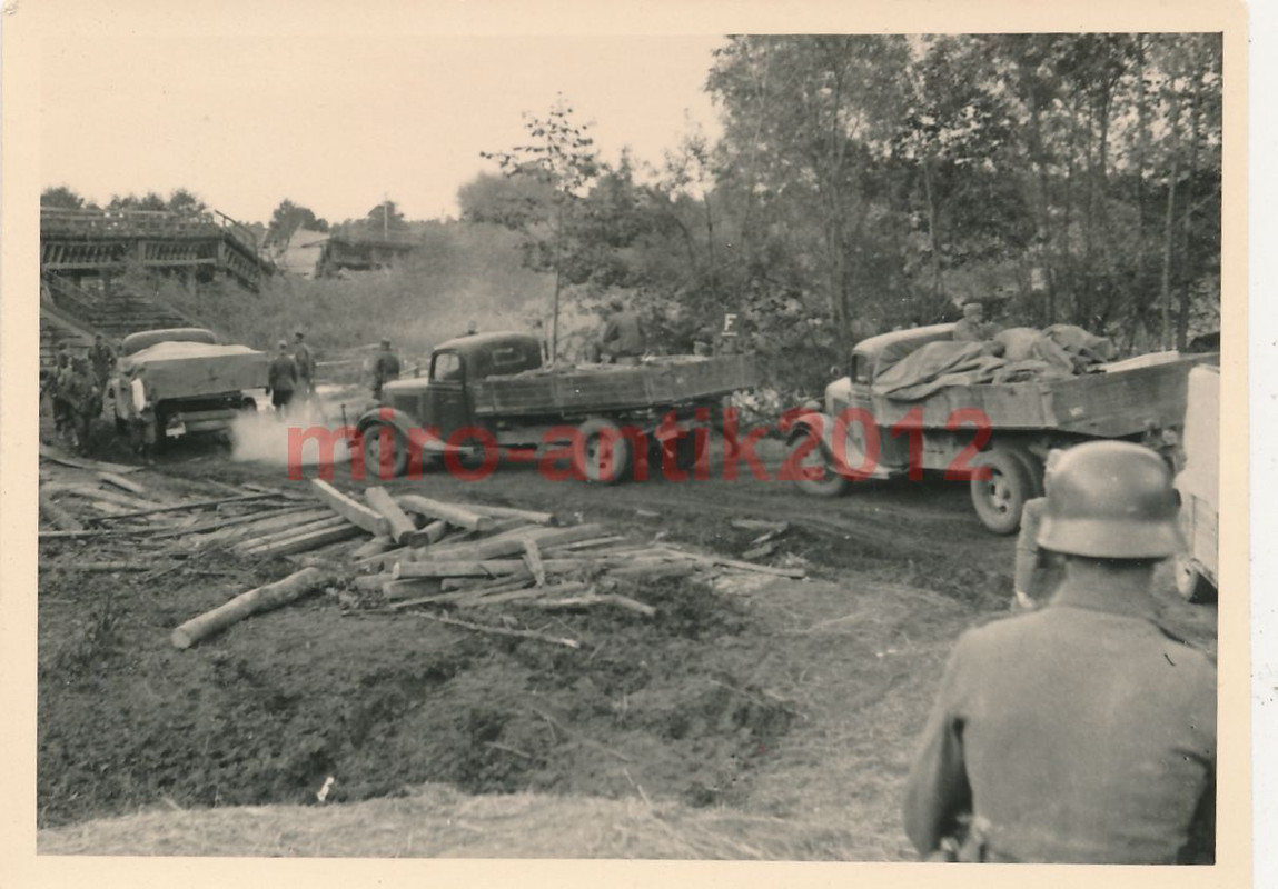 Foto, Wehrmacht, Lkw Konvoi am Knüppeldamm, Russ