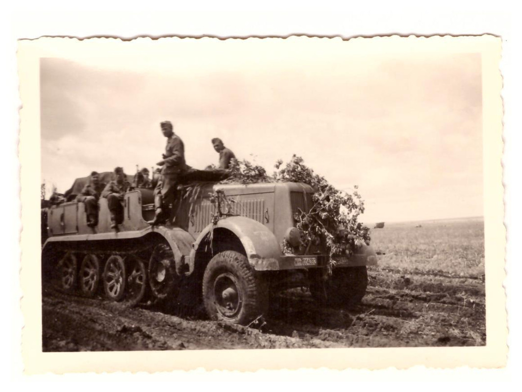 Foto 2.WK Sd.Kfz. Halbkette Truppentransporter Vormarsch Rußland