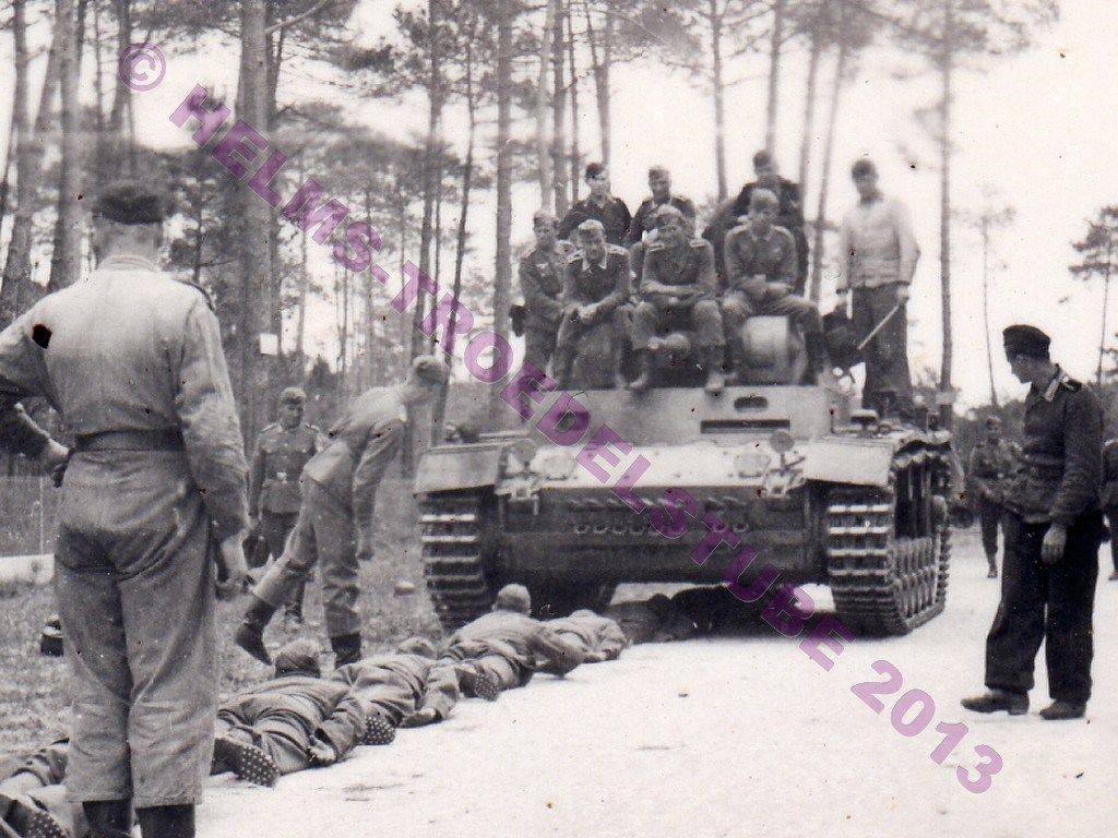 Panzer-Übung,Überfahren von Soldaten auf Strasse