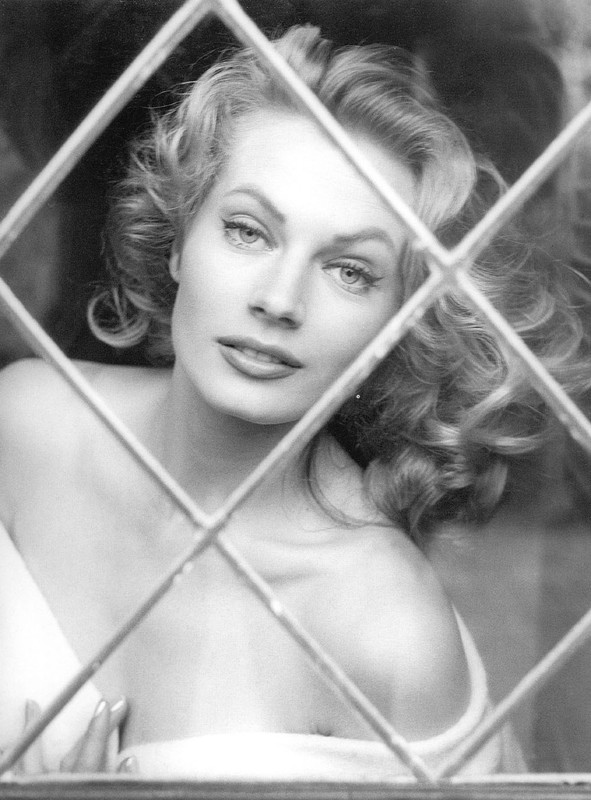 anita_ekberg_mb65