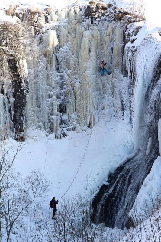 29883246-les-fondus-de-la-glace-3649960.