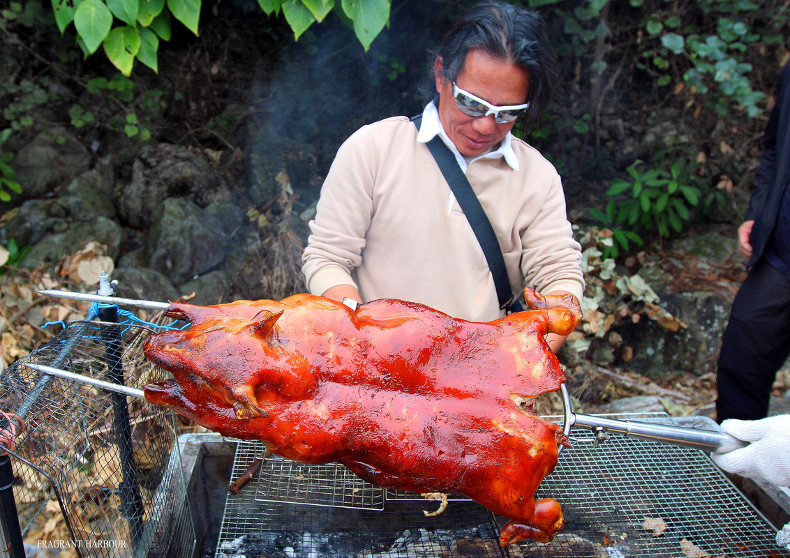 Checking the siu yu chu (New Year's Beach Day 2025)